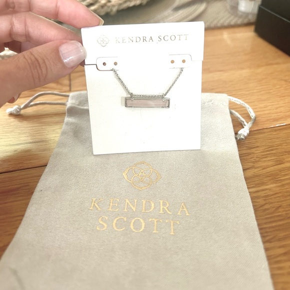 NWT Kendra Scott 14k rosegold mother of pearl pendant - Picture 2 of 5
